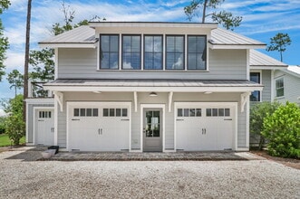 Building Photo - Spacious & Furnished Garage Apartment in Palmetto Bluff!