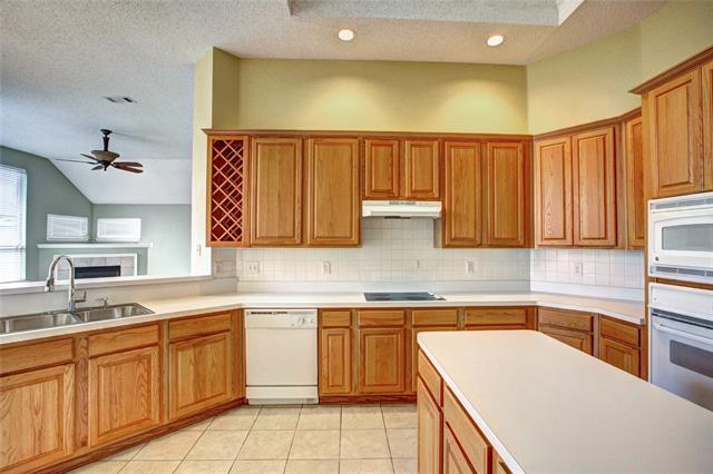 Building Photo - 2120 Los Rios Blvd