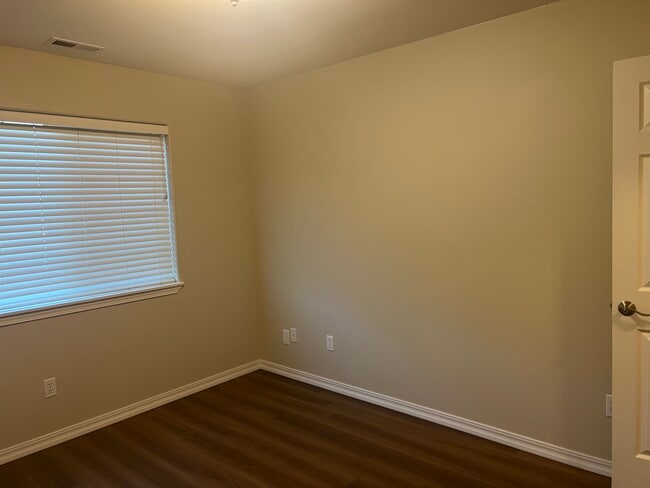 Building Photo - 301 Brant Ln