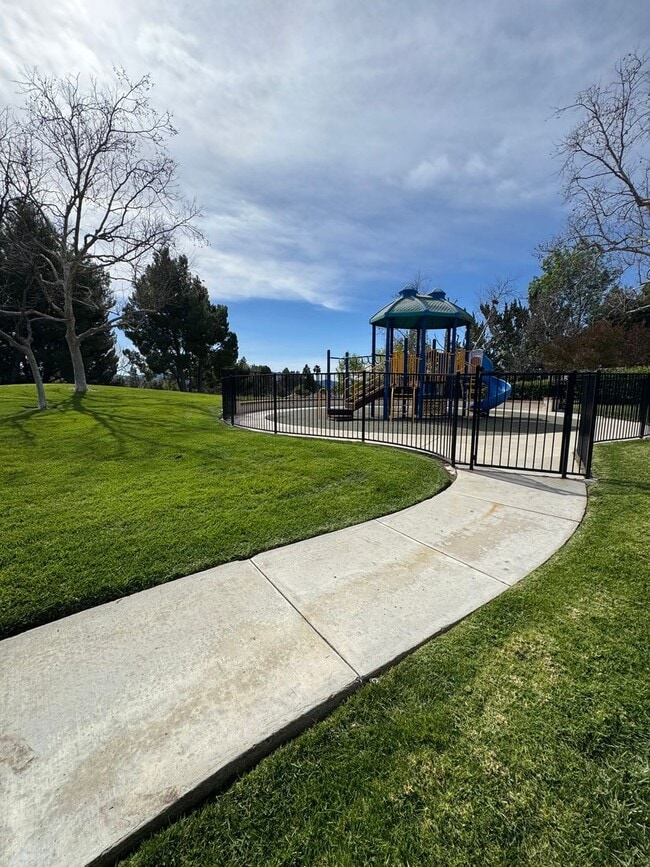 Building Photo - Comfort and Community in Thousand Oaks