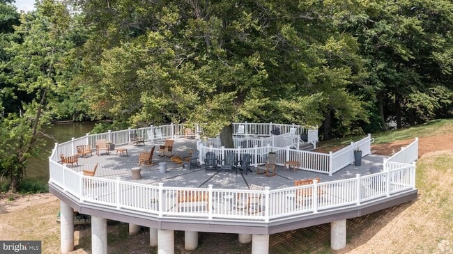 Building Photo - 1124 Chesapeake Dr