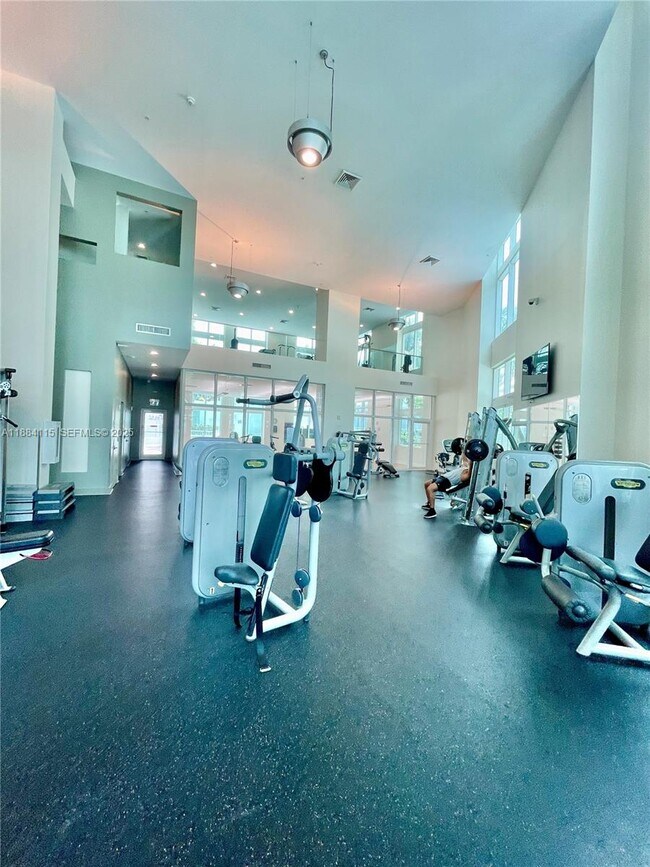 Building Photo - 1900 N Bayshore Dr