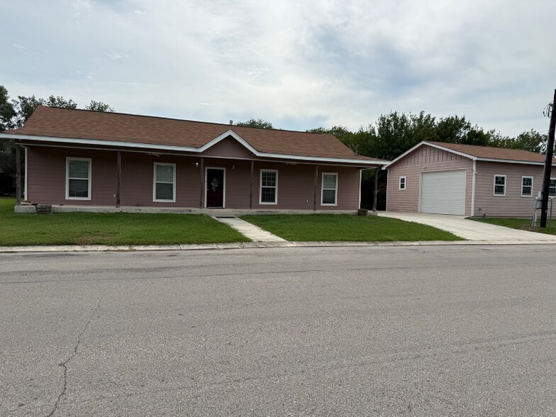 Primary Photo - 6 Sunflower Cir