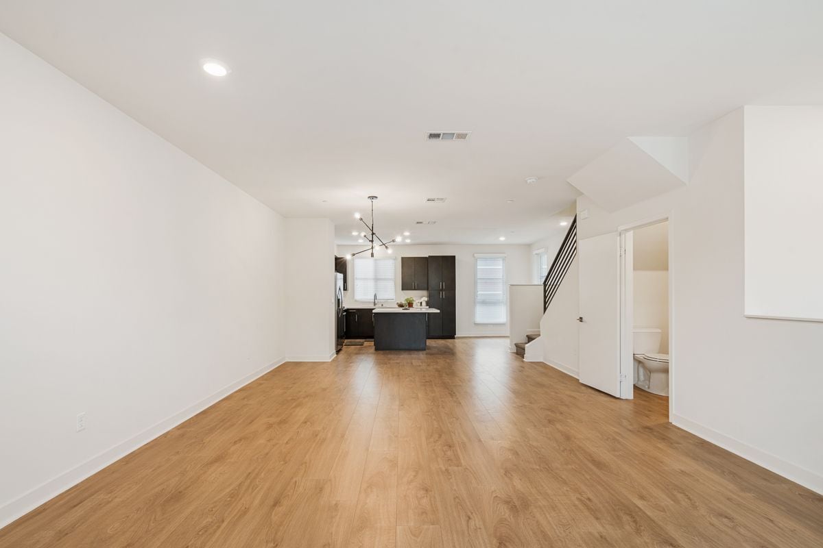 Building Photo - 2700 E Chaucer St