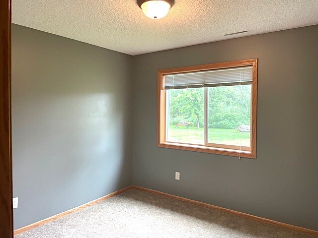 Building Photo - 707 E 7th St