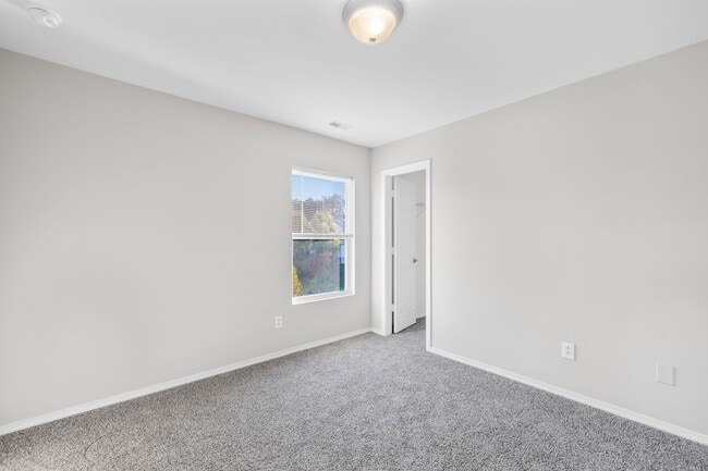 Building Photo - Spacious Northlake Home Offering Style, Co...