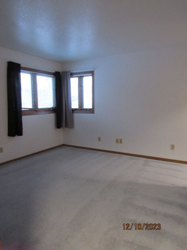Building Photo - 936 Chena Pump Rd