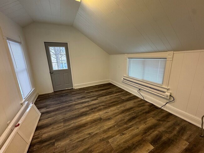 Building Photo - 122 North St