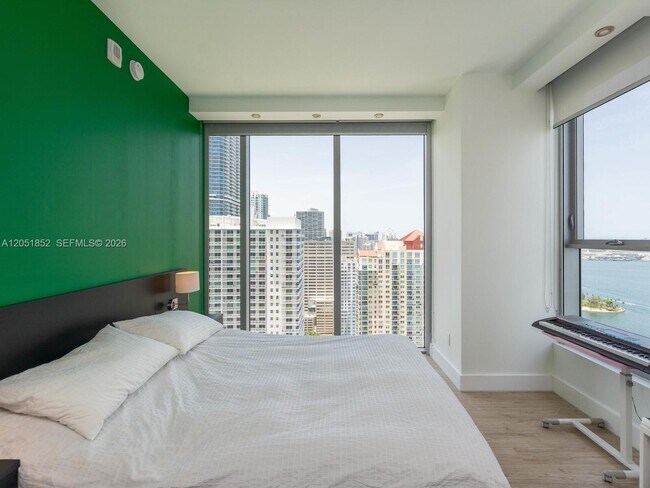 Building Photo - 1300 Brickell Bay Dr