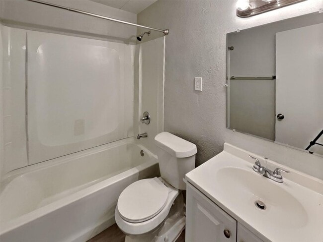 Building Photo - 3 BR/1BA |Single Family Home |  Gated backyard| In Denton