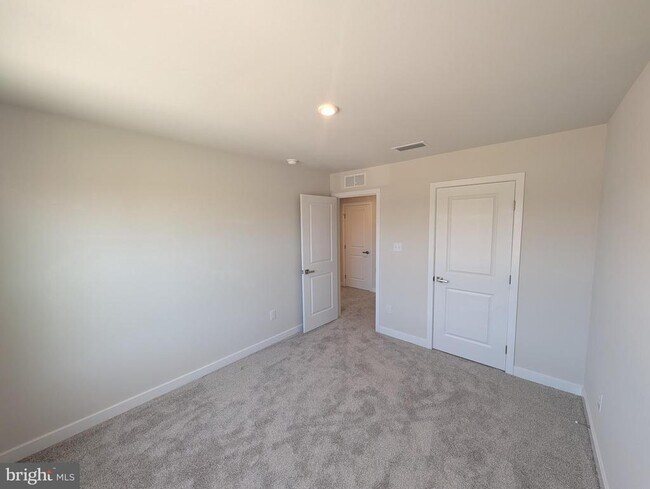 Building Photo - 114 RED LION Ct