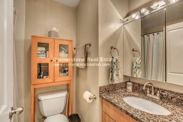 Building Photo - 31 Cunard St