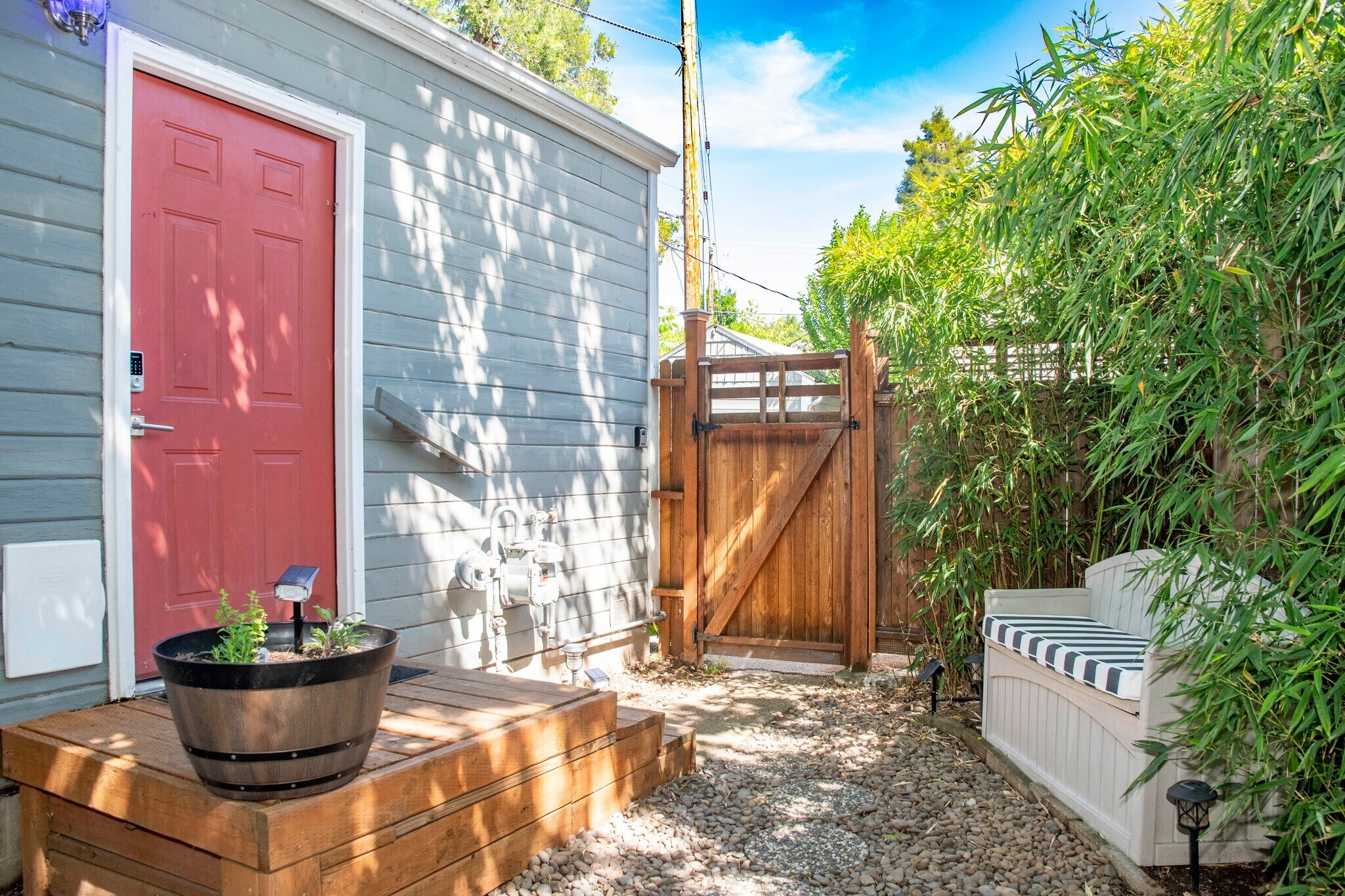 Building Photo - 673 Siskiyou Blvd