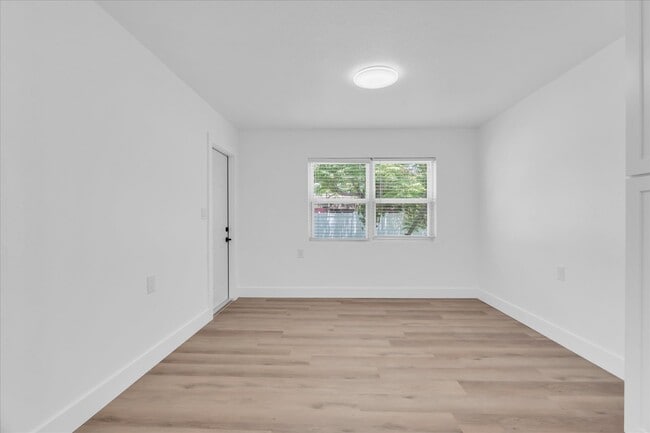 Building Photo - 8801 Sunlit Cove Dr NE