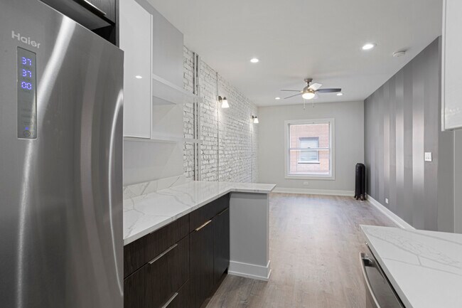 Building Photo - 1708 W Juneway Terrace