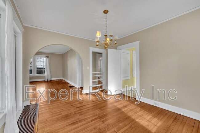 Building Photo - 1542 Somerset Dr