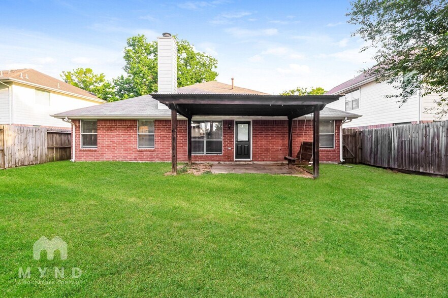 Building Photo - 12035 Thornecrest Dr
