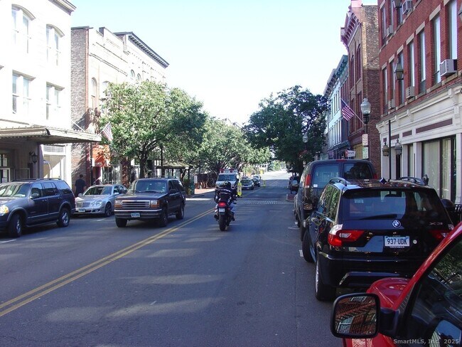 Building Photo - 18 Prospect St