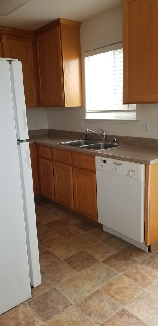 Building Photo - SP42