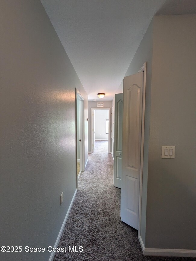 Building Photo - 725 Ventura Dr