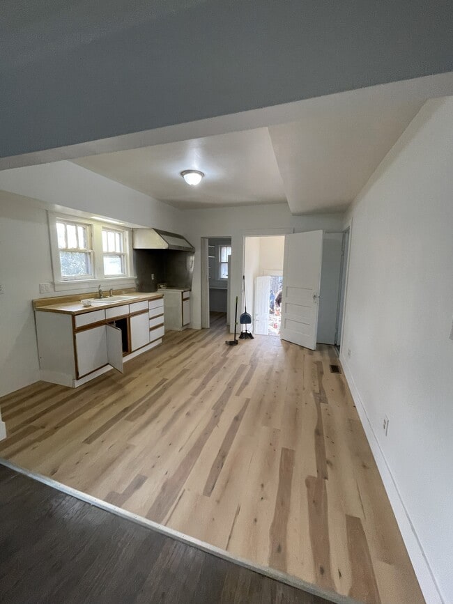 Building Photo - 4620 Johnson St