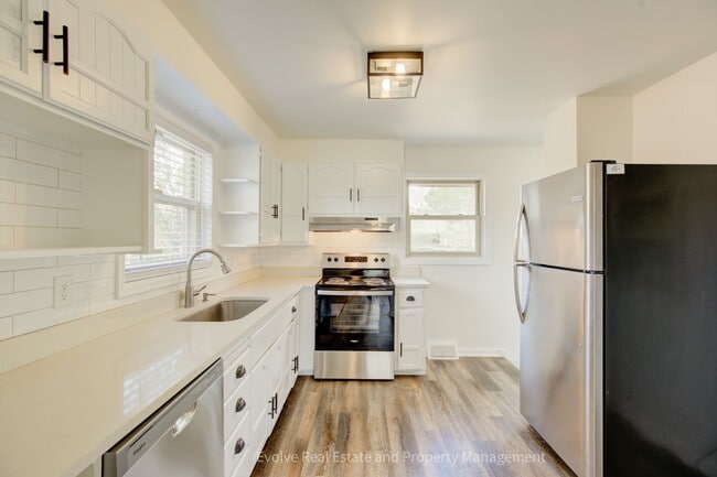 Building Photo - Evolve Real Estate: Welcome to This Spacious 5 Beds/2 Baths Single Family Residence With Great La...