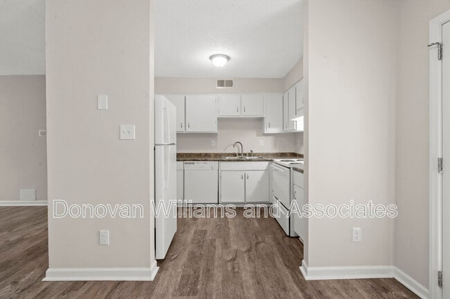 Building Photo - 4620 Central Ave