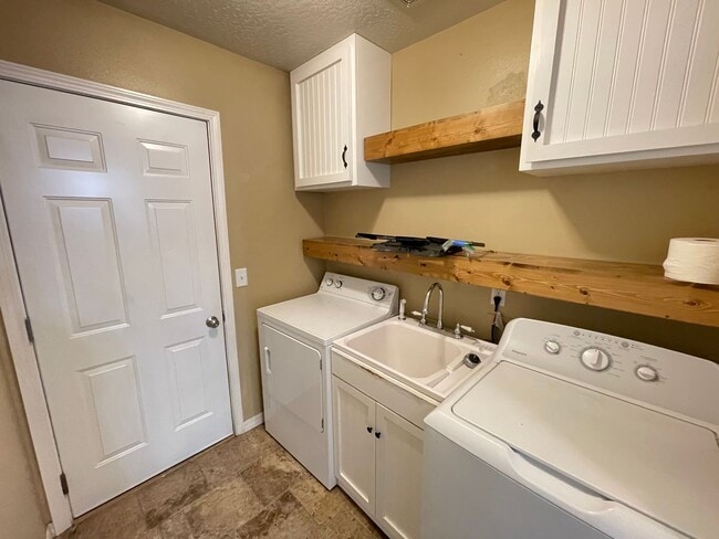 Building Photo - Clean 3 Bed 2 Bath in the Landings