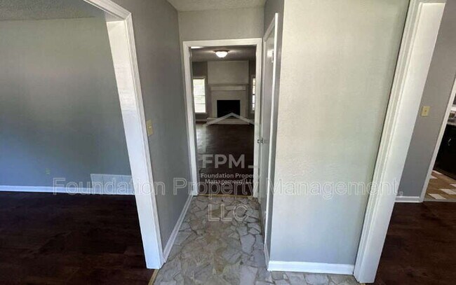 Building Photo - 5369 Scottsdale Ave