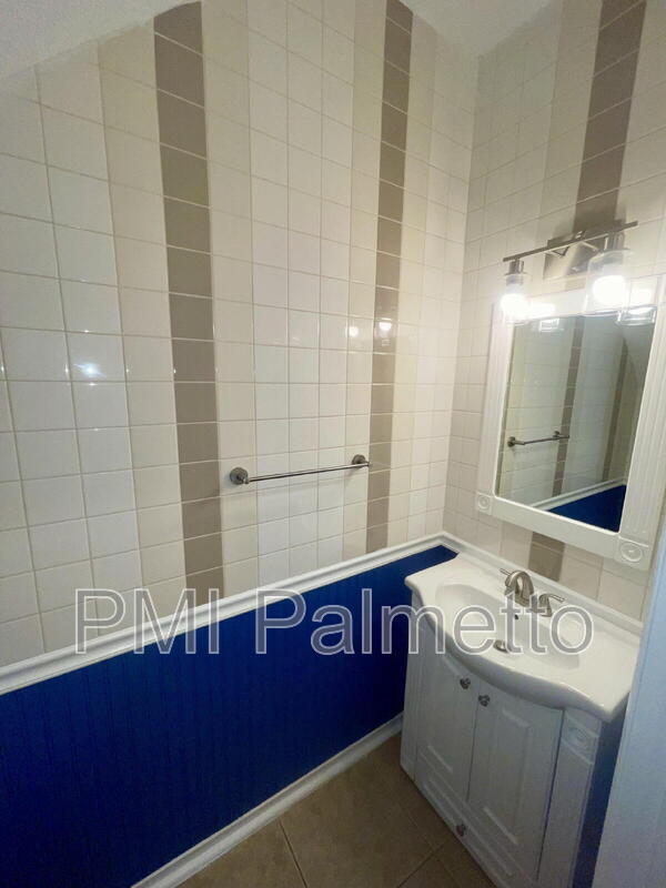Building Photo - 116 S Mercer Dr