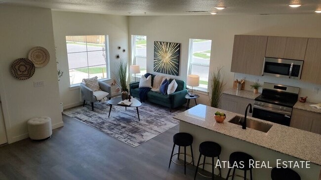 Building Photo - 647 Rollins Aly