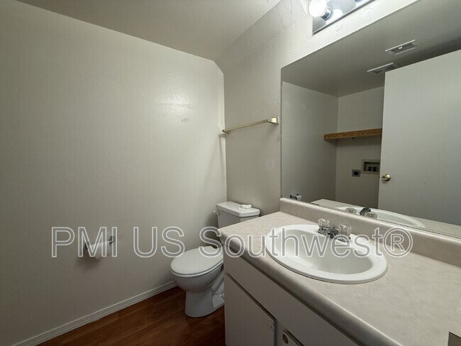 Building Photo - 9560 E Lakeshore Dr
