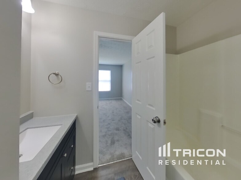 Building Photo - 3215 Brandenburg Dr