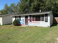 Building Photo - Two Bedroom House