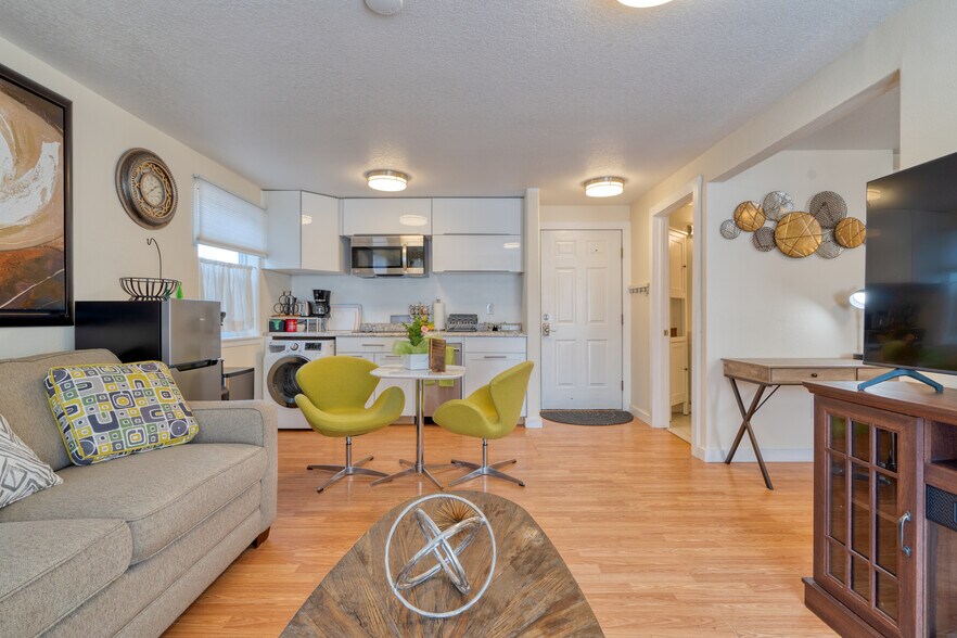 Building Photo - 1676 SE Marion St