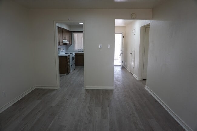 Building Photo - 1913 Normal Park Dr