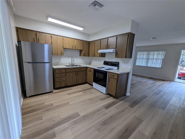 Building Photo - 20032 Suncrest Dr