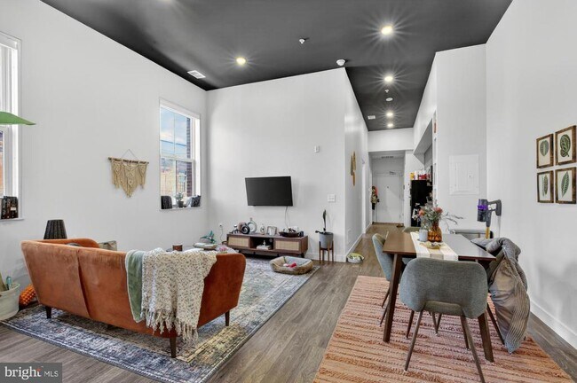 Building Photo - 525 N 41st St