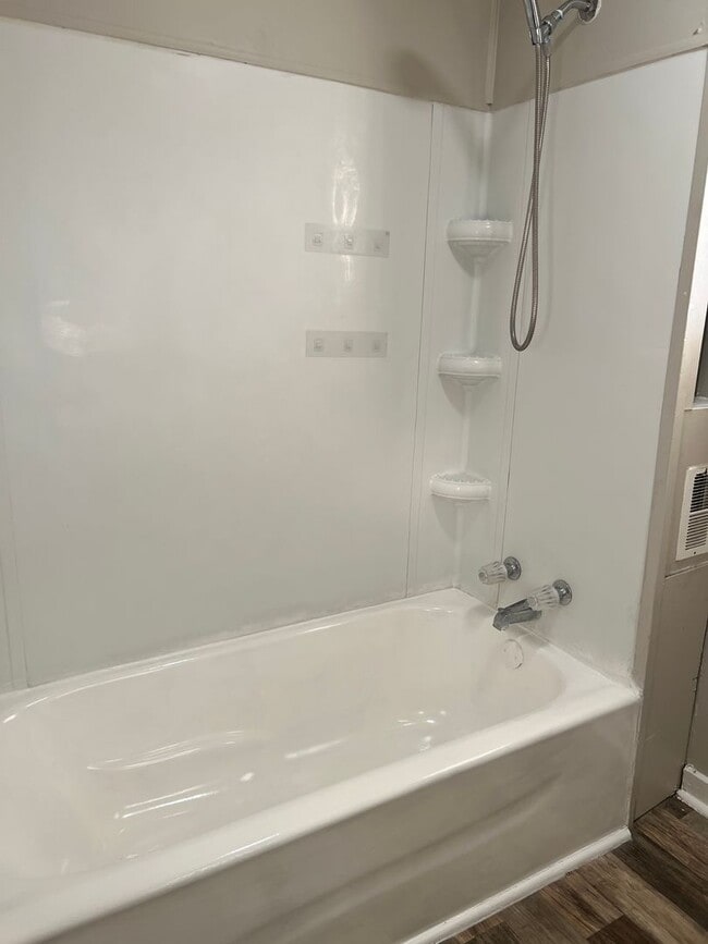 Building Photo - 400 N Grant Ave