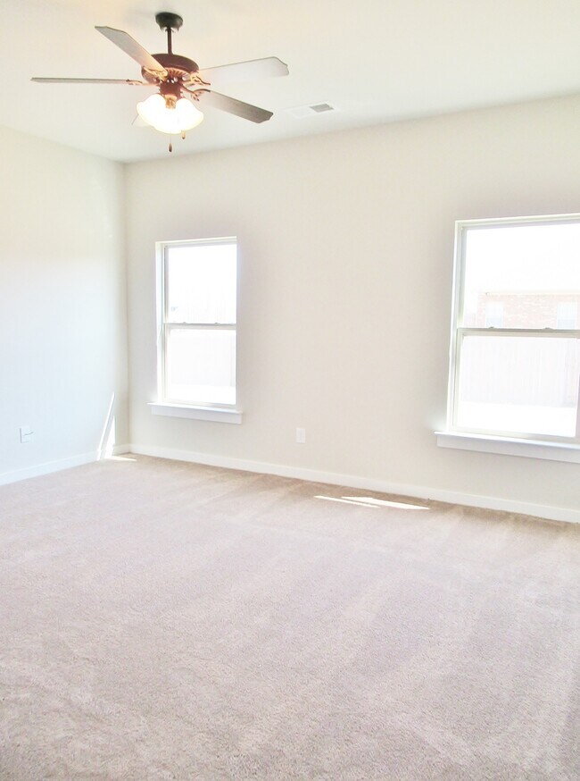 Building Photo - 123 Birch Falls Dr
