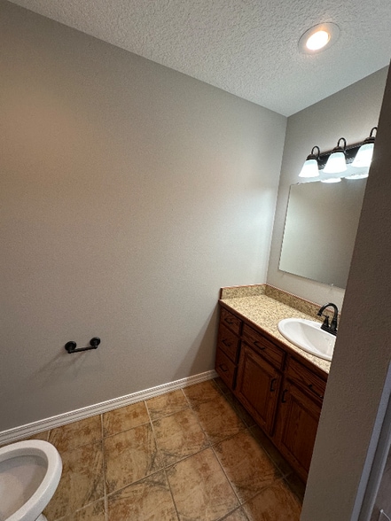 Building Photo - 544 Centennial St