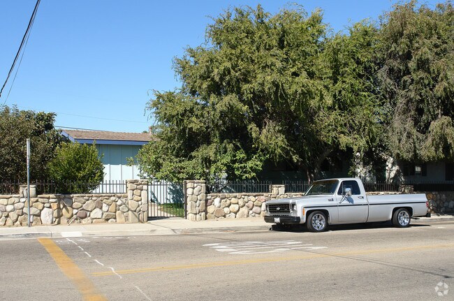 Building Photo - 743 W Kamala St