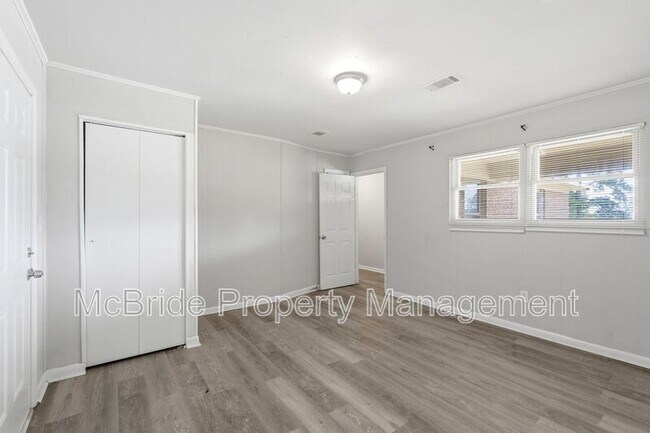 Building Photo - 2941 Rollingwood Dr