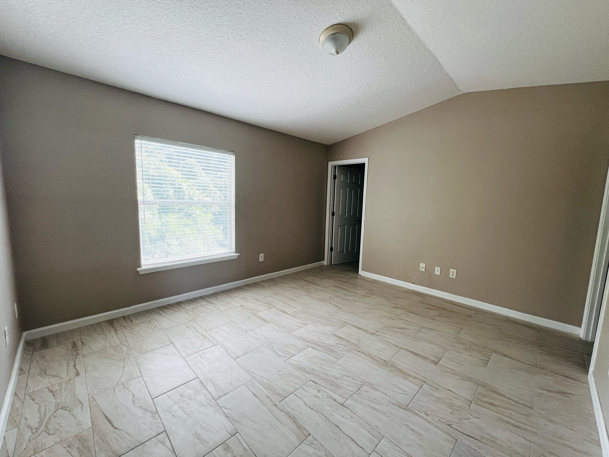 Building Photo - 5908 Brice Ct
