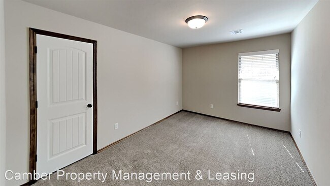 Building Photo - 4 br, 2 bath House - 10512 NW 42nd Circle