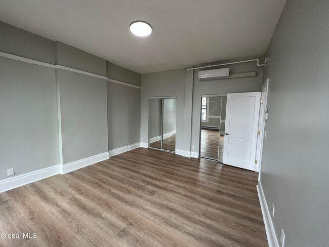 Building Photo - 5 Broadway