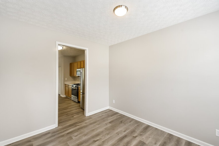 Building Photo - 7050 Silver Bend Overlook