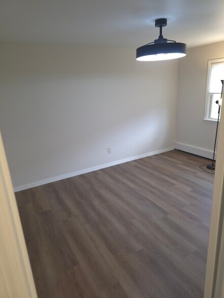 Building Photo - 136 N Chestnut St