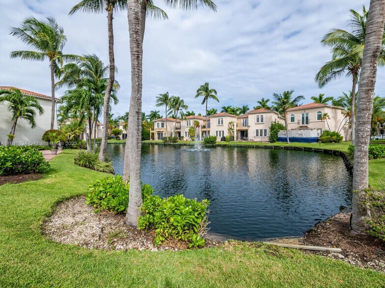 Building Photo - 20729 NE 32nd Ave