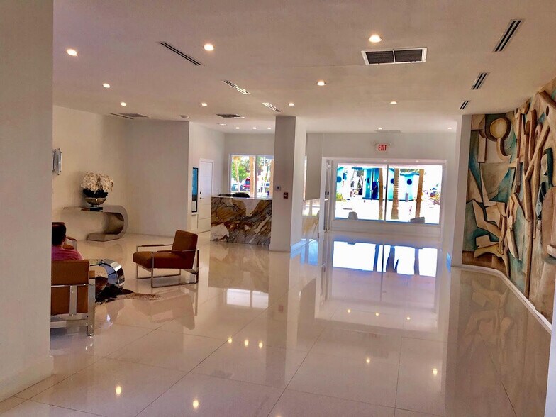 Building Photo - 6450 Collins Ave